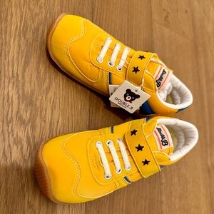 BNWT Miki House Double B. Retro Shoes for Kids Size Japanese 19 (US 13)